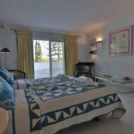 409 Beautiful 5 Bedrooms Heated Pool Short Walk Villa Vale do Lobo