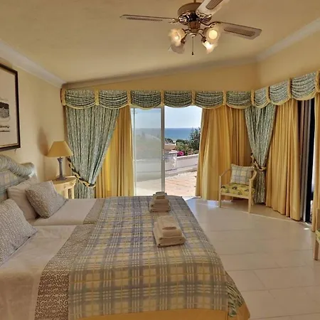 409 Beautiful 5 Bedrooms Heated Pool Short Walk To The Praca Villa Vale do Lobo