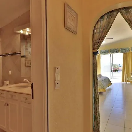 409 Beautiful 5 Bedrooms Heated Pool Short Walk To The Praca Villa