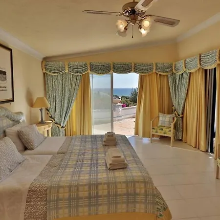 409 Beautiful 5 Bedrooms Heated Pool Short Walk To The Praca Villa *