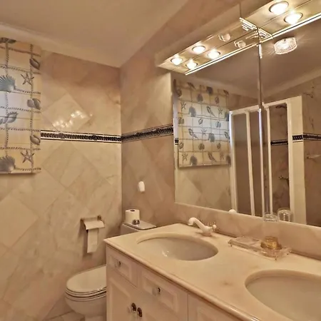 409 Beautiful 5 Bedrooms Heated Pool Short Walk To The Praca Villa Vale do Lobo