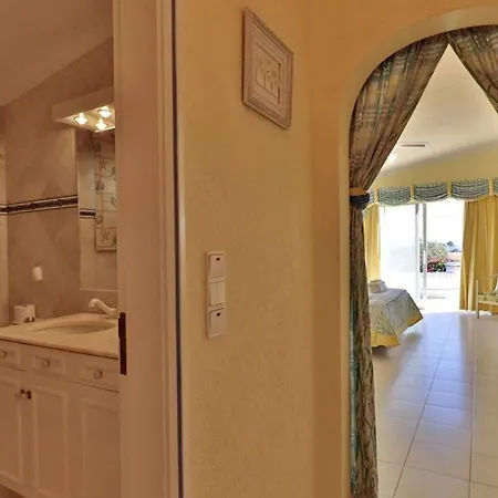 409 Beautiful 5 Bedrooms Heated Pool Short Walk To The Praca Vale do Lobo
