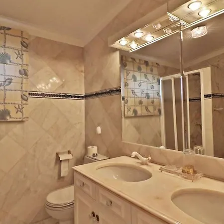 409 Beautiful 5 Bedrooms Heated Pool Short Walk To The Praca Villa Vale do Lobo