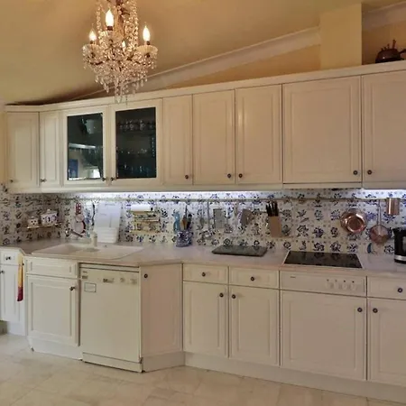 409 Beautiful 5 Bedrooms Heated Pool Short Walk *